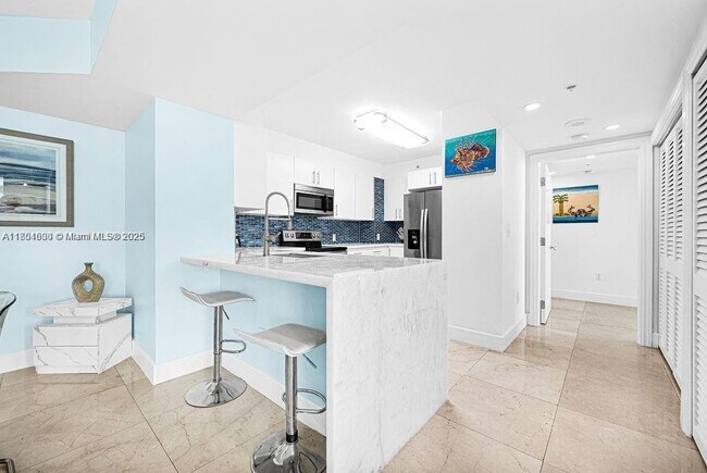 Building Photo - 1155 Brickell Bay Dr