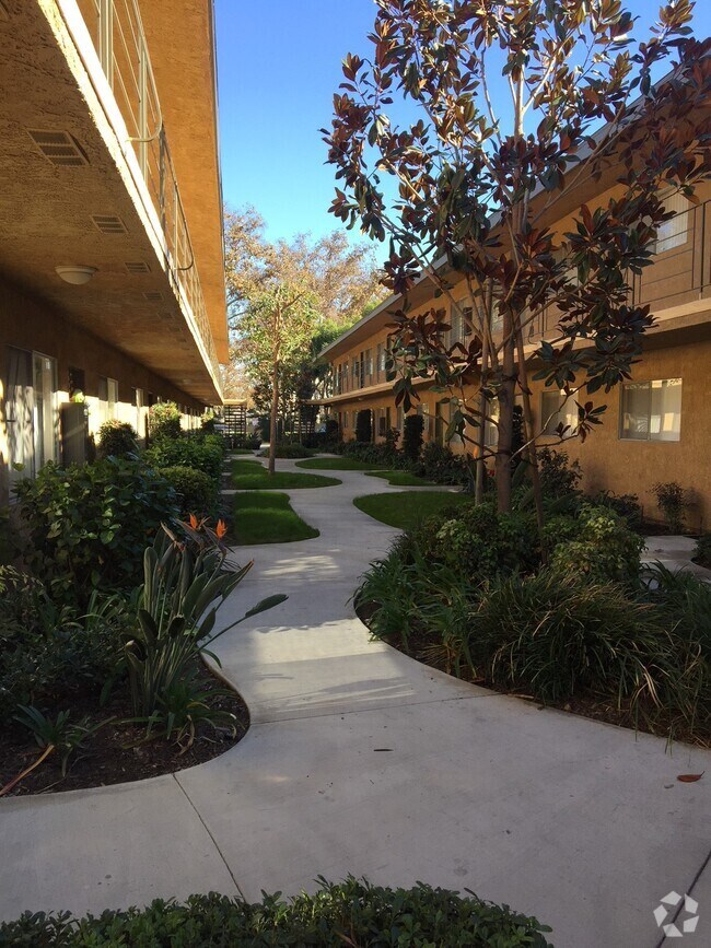 Apartments For Rent in Paramount CA with High Ceilings 2 Rentals