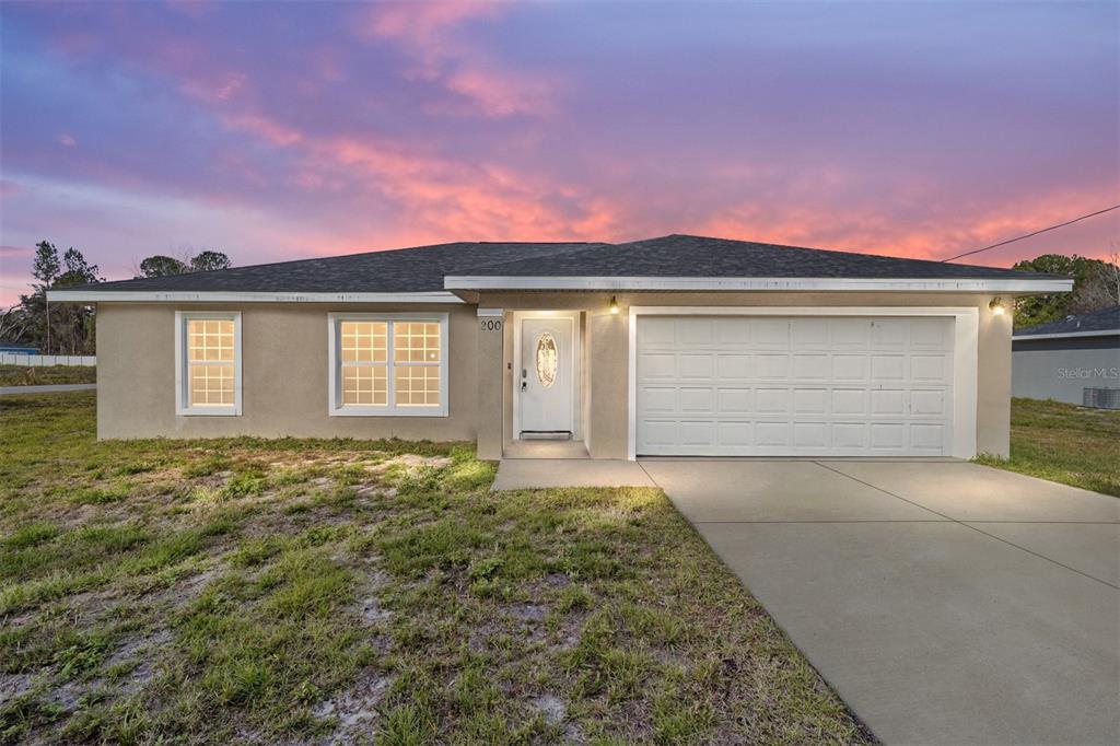 Foto principal - 200 Oak Ln