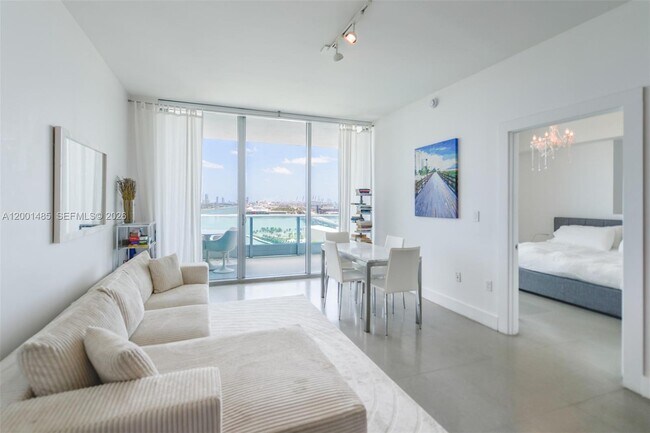 Foto del edificio - 900 Biscayne Blvd
