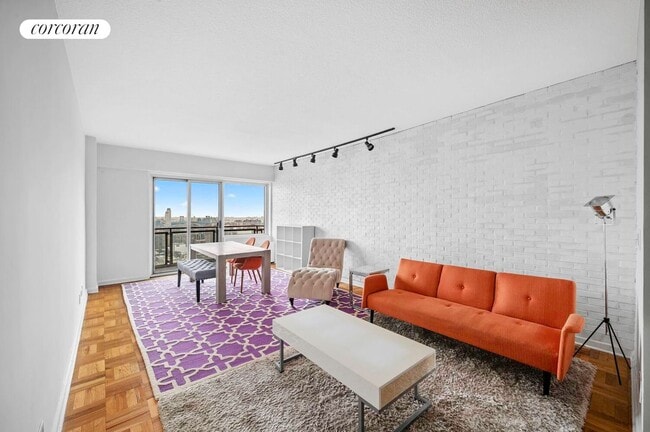 Building Photo - 60 E 8th St