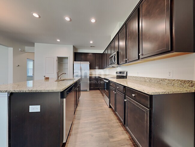 Building Photo - 109 Orleans Ct