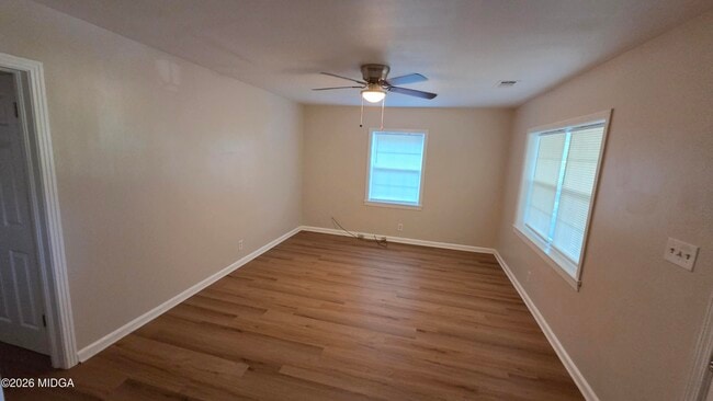 Building Photo - 1460 Brentwood Ave