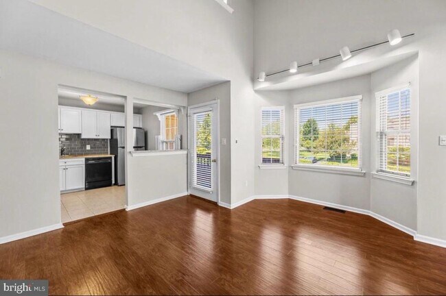 Building Photo - 3204 Danbury Ct
