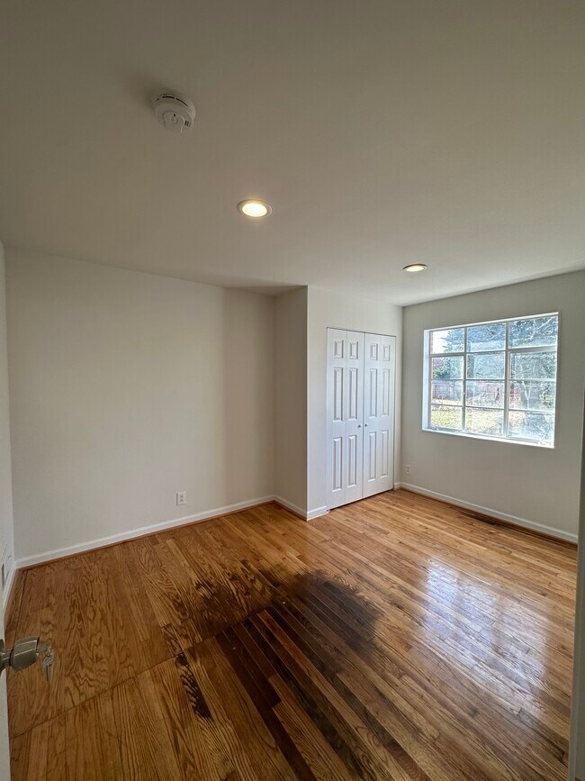 Foto del edificio - 604 N Vermont St