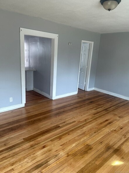 Building Photo - 942 William St