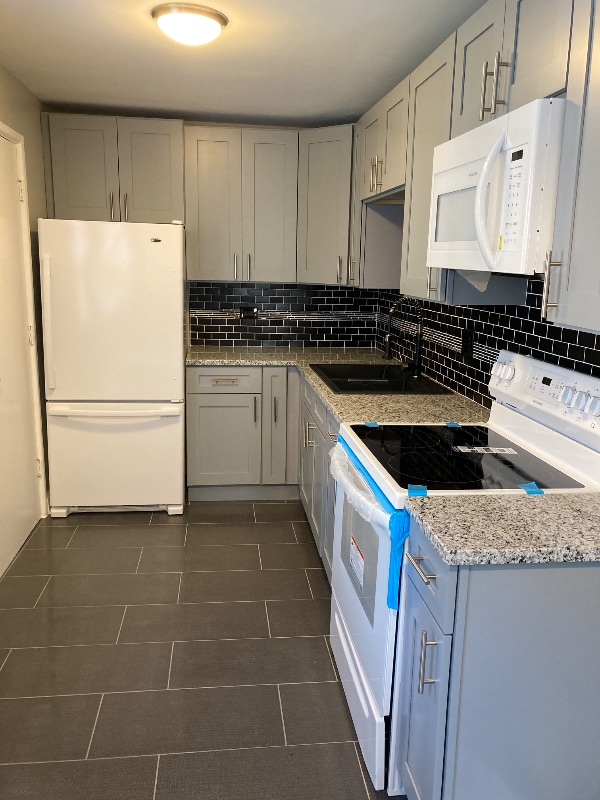 Building Photo - 8027 S Exchange Ave