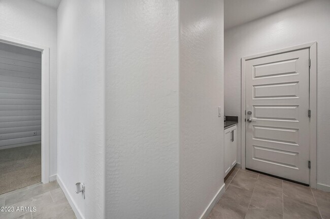 Building Photo - 4021 E Pony Ln