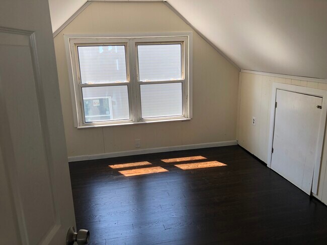 Building Photo - 270 Linden Ave