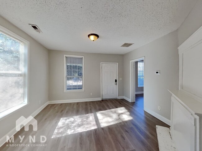 Building Photo - 1708 Evans Dr SW