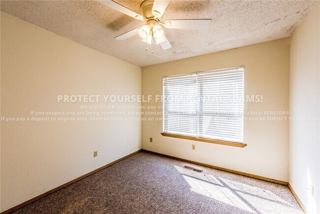 Foto del edificio - 686 W Martha Dr