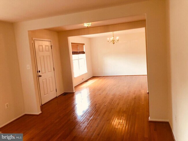 Building Photo - 33 Glen Oak Rd