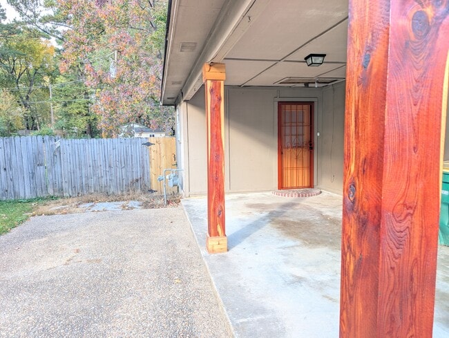 Building Photo - 9508 Labette Dr