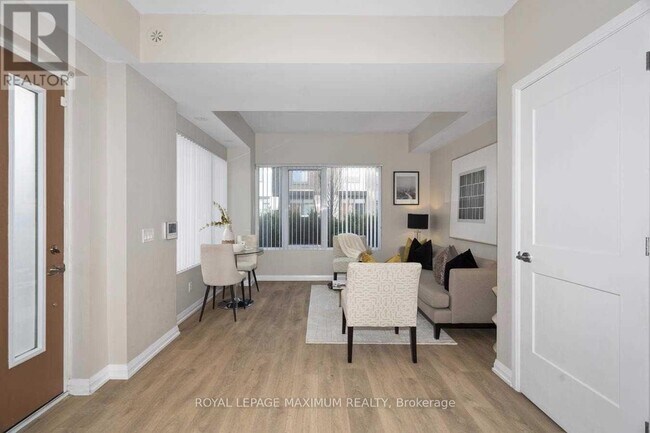 Photo du bâtiment - 1030-1030 Portage Pkwy