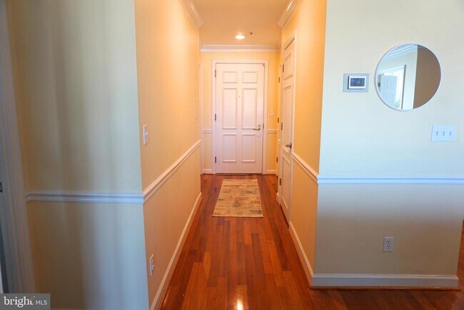 Building Photo - 100 Harborview Dr