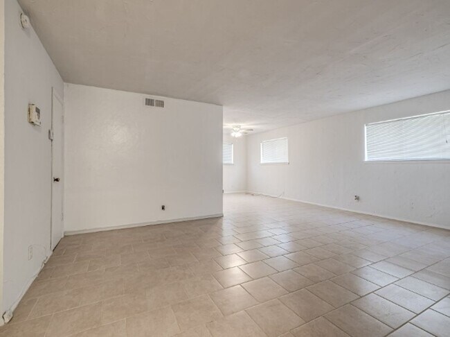 Foto del edificio - Updated in NE OKC for rent! Minutes to Bro...