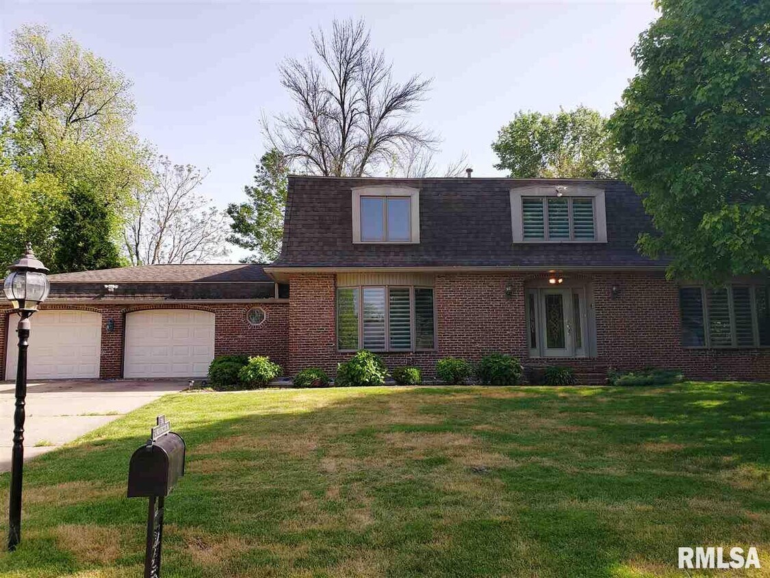 Primary Photo - 114 W Morningside Dr