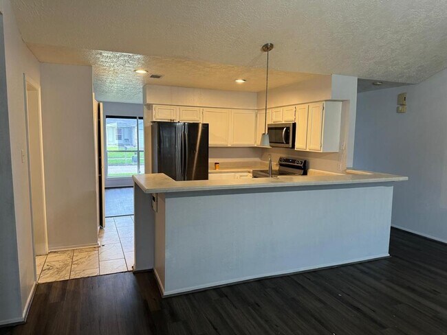 Building Photo - 16818 Nina Dr