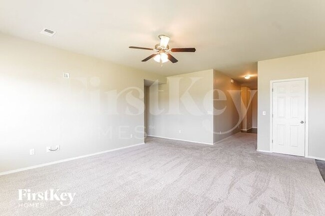 Building Photo - 240 Hillcrest Dr