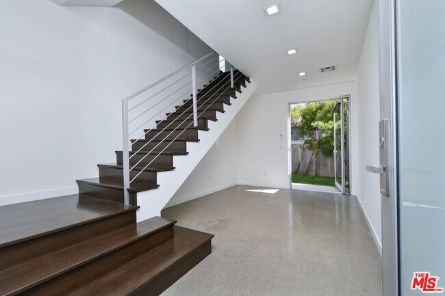 Foto del edificio - 11610 Ohio Ave