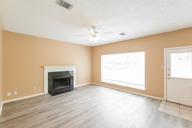Foto del edificio - 11423 Willow Field Dr