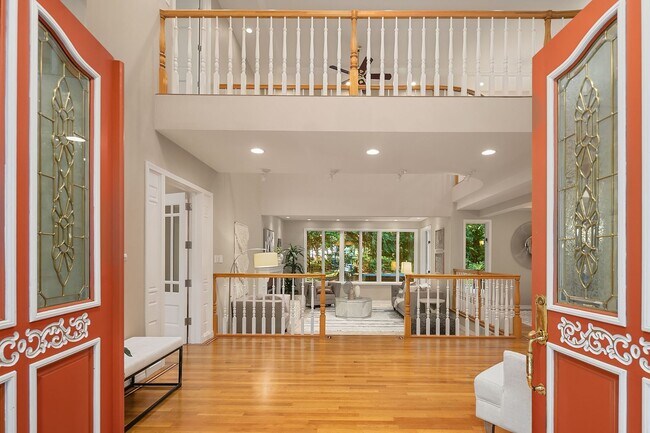 Foto del edificio - CLICK "REQUEST A TOUR" NOW!