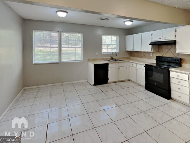 Foto del edificio - 450 Fairburn Rd NW