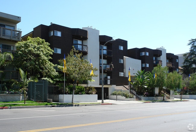 Building Photo - Garden Villas