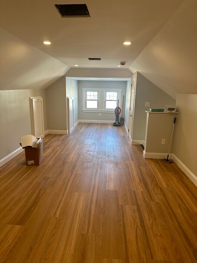 Building Photo - 53 Marshland St