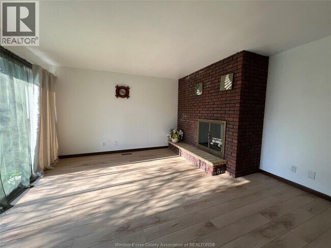 Photo du bâtiment - 3052 Lauzon Rd