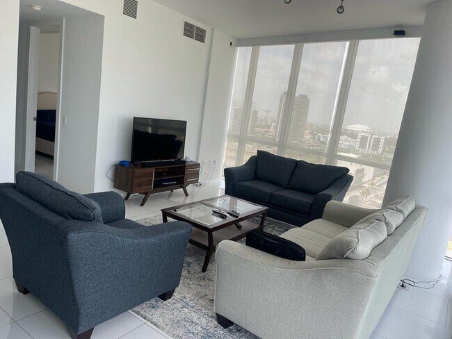 Foto del edificio - 1100 Biscayne Blvd