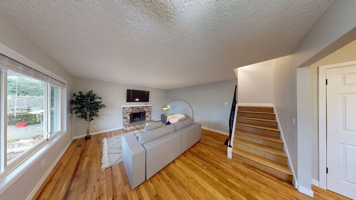 Photo - Room in 5 Bedroom Home at 13665 Sw Parkway