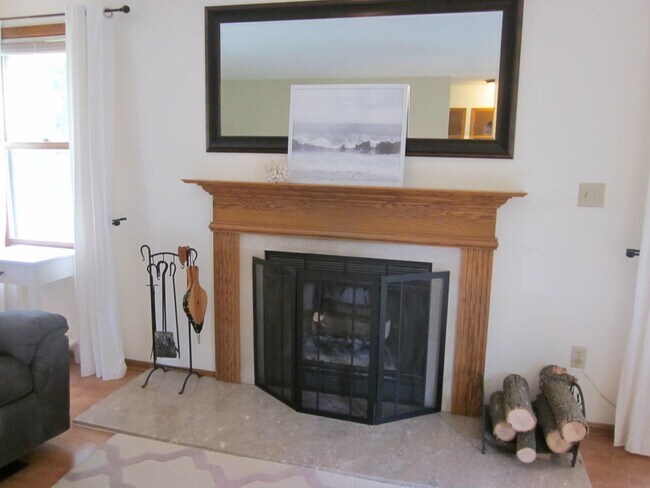 Living Room - 440 Hi View Dr