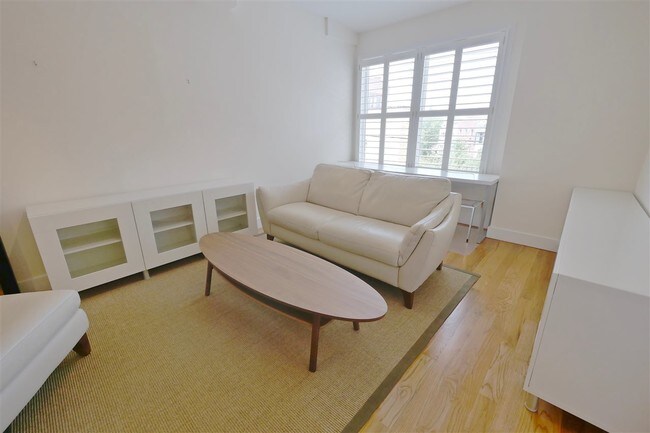 Foto del edificio - 349 3rd St