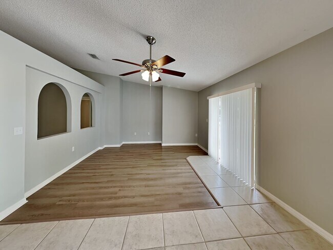 Building Photo - 2100 Brookshire Cir