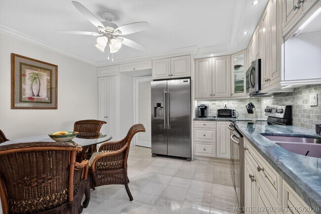 Building Photo - 3420 S Ocean Blvd