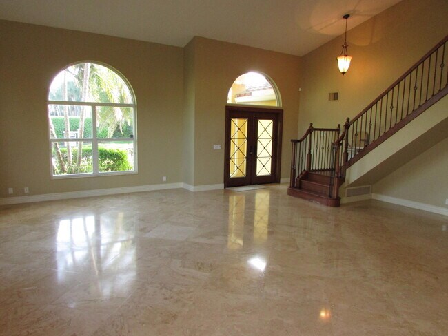 Building Photo - 923 Dogwood Dr