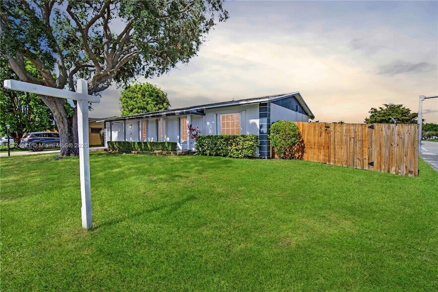 Primary Photo - 10591 SW 122nd Ct