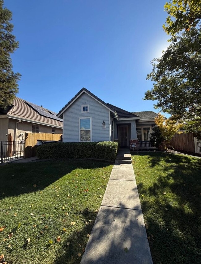 Building Photo - Adorable 3 bedroom 2 bath home