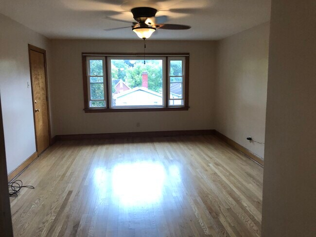 Foto del edificio - 1517 Montgomery Ave