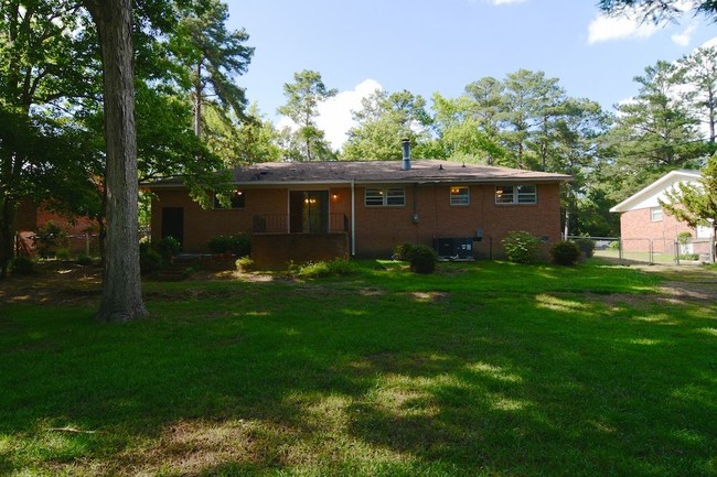 Foto del edificio - 2144 Rolling Hills Rd