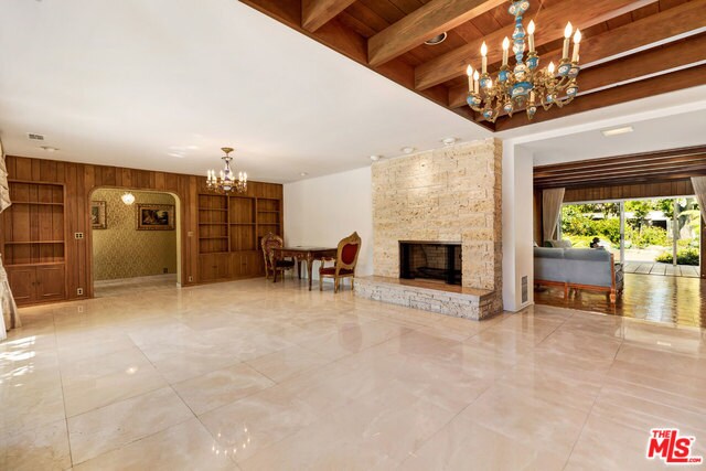 Foto del edificio - 608 N Camden Dr