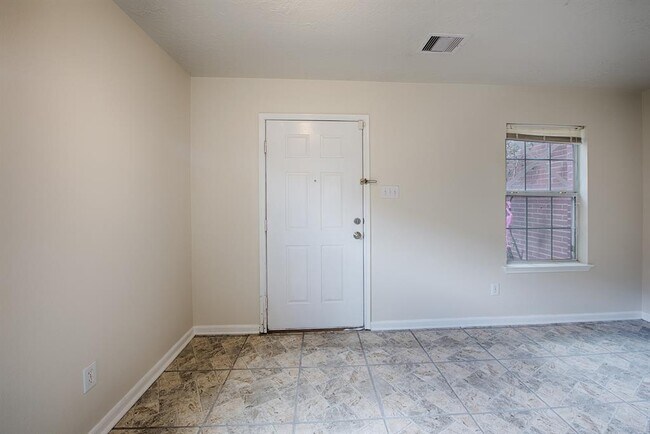 Foto del edificio - 8139 Sanders Glen Ln