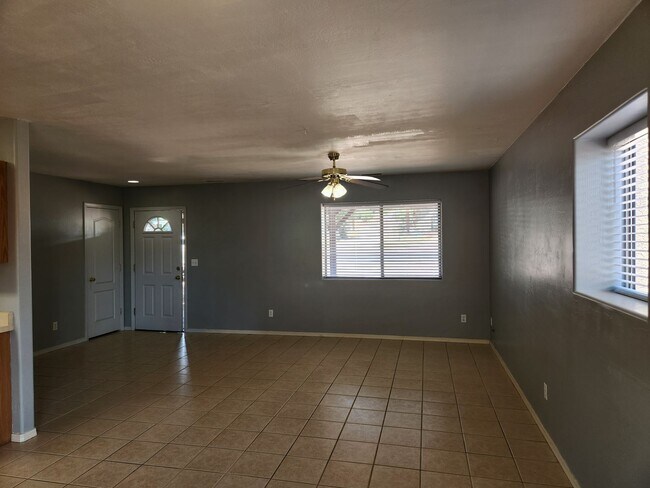 Foto del edificio - 601 W Frontier St