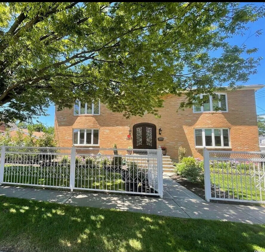 Primary Photo - 2211 Lee St