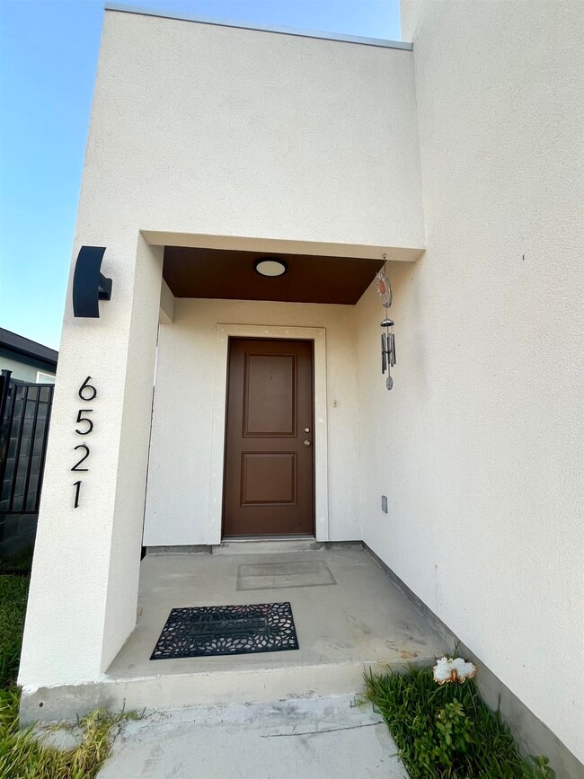 Building Photo - 6521 Adenia Loop
