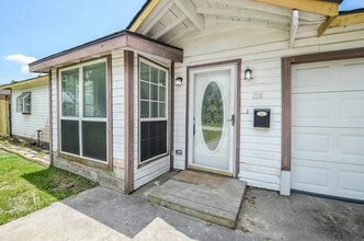 Building Photo - 2110 Pickerton Dr