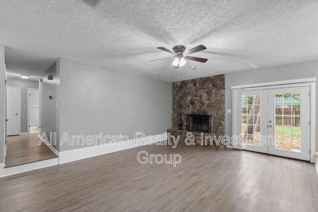 Building Photo - 717 Clark Dr