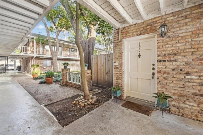 Building Photo - 4040 San Felipe St