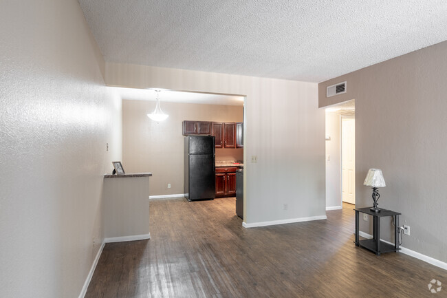 2BR, 1BA - 675SF - Living Room - Album Park Apartments